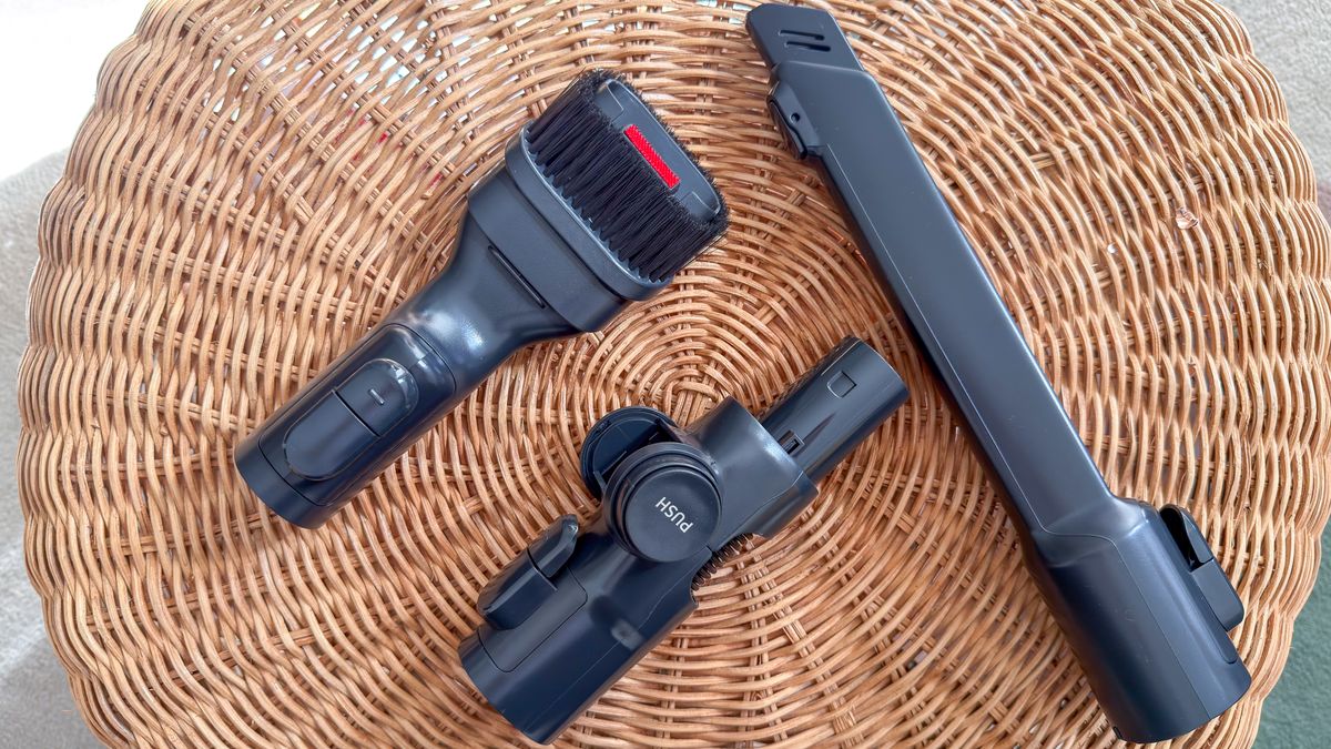 Three non-motorised tools supplied with the Samsung Jet 95S