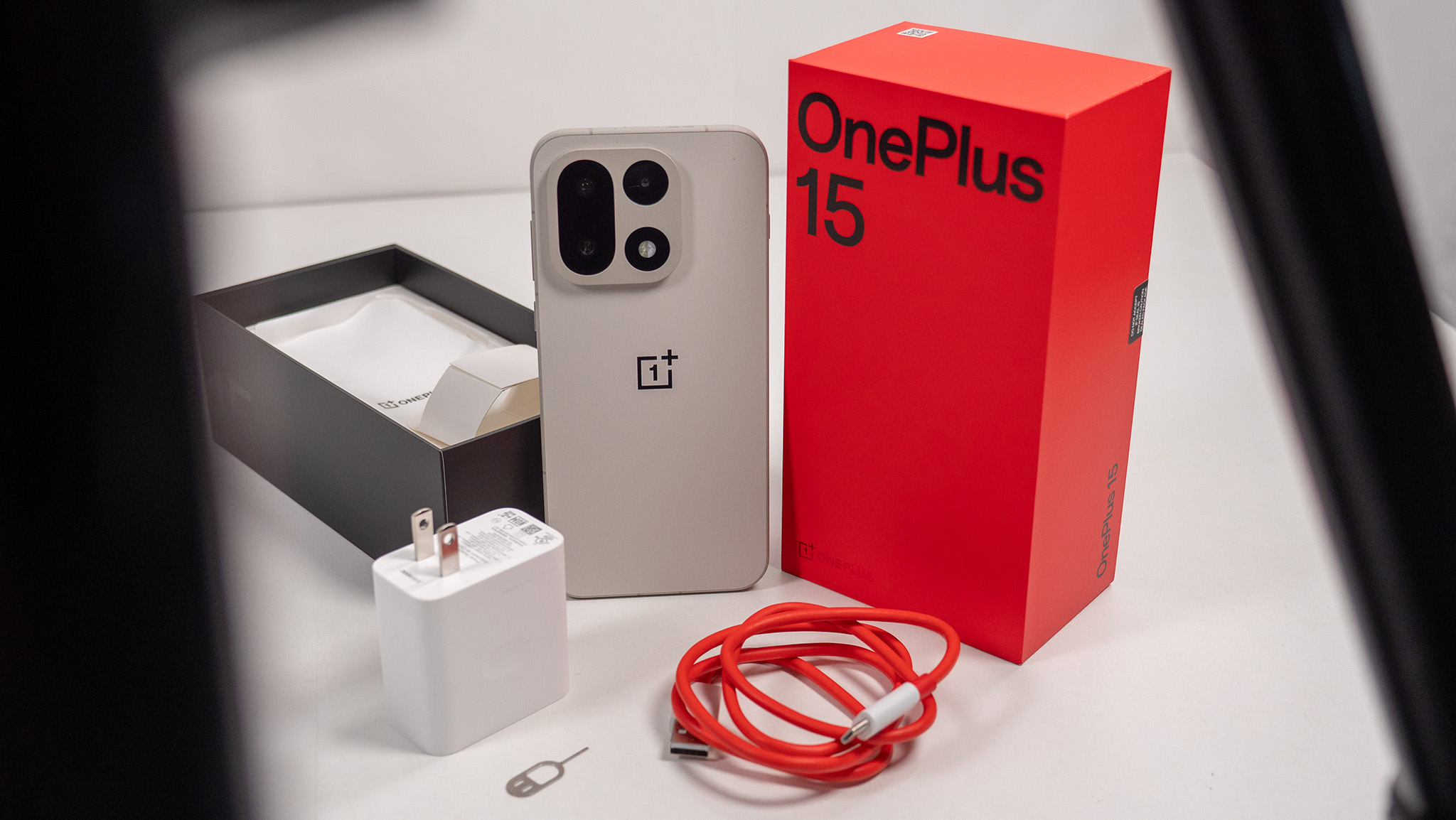 Unboxing the OnePlus 15 with the included charger