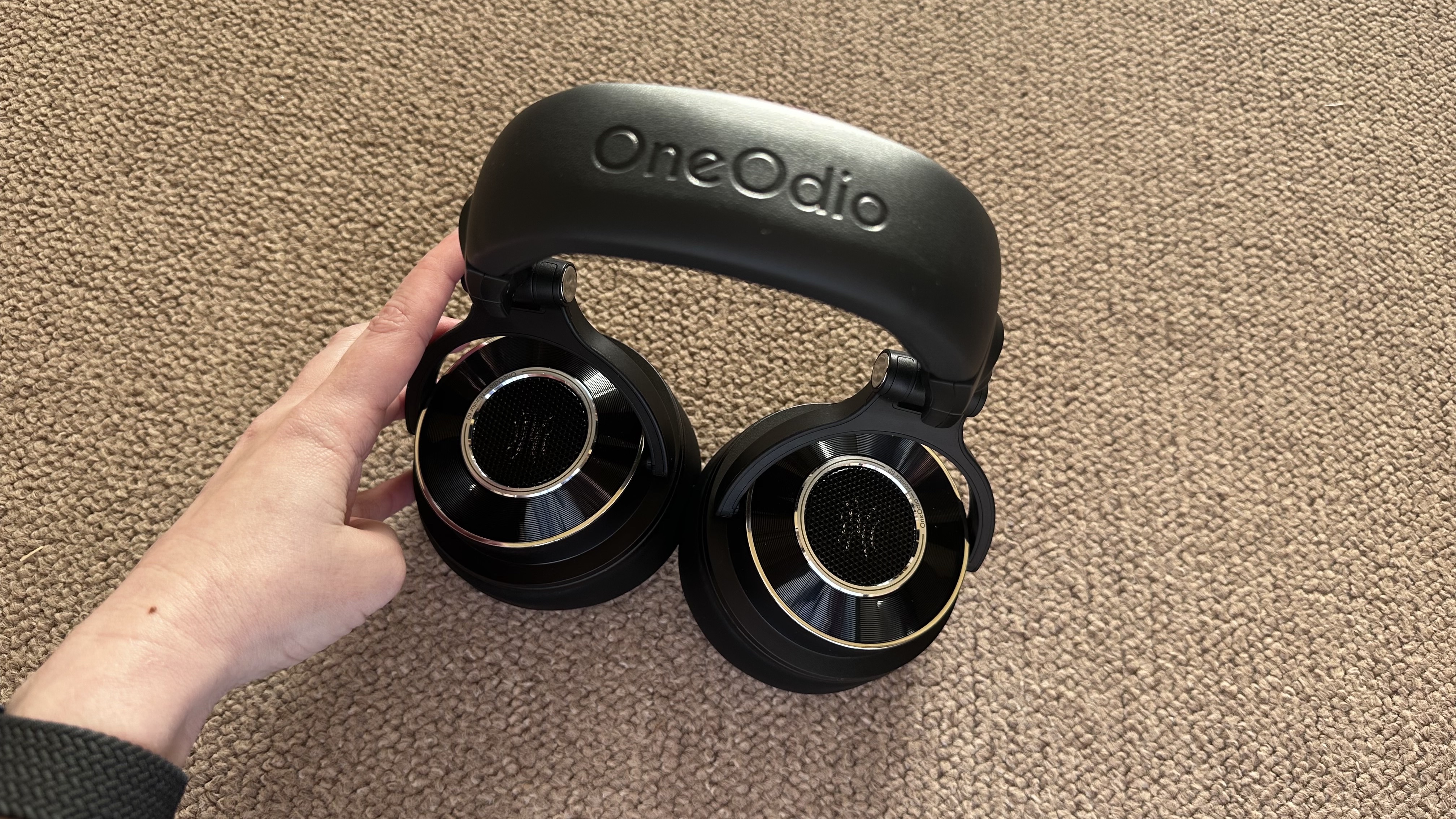 The OneOdio Monitor 60 Wired Headphones pictured on a pale carpeted surface.