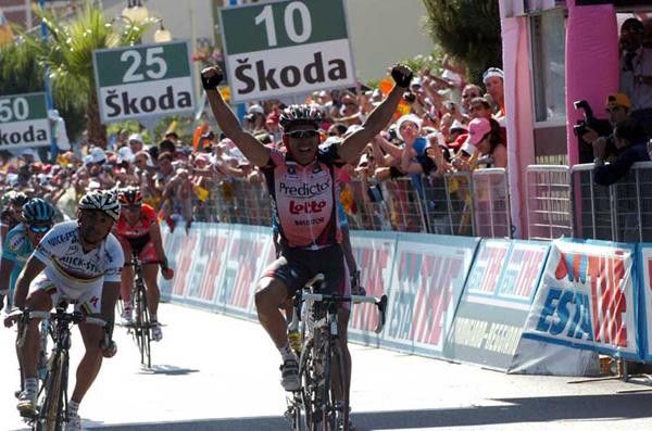 Robbie McEwen (Predictor-Lotto) over Paolo Bettini (Quickstep-Innergetic).