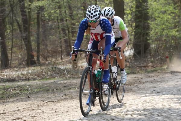 On the cobbles, Alison Starnes (United States) and Janneke Kanis (Nederland Bloeit).