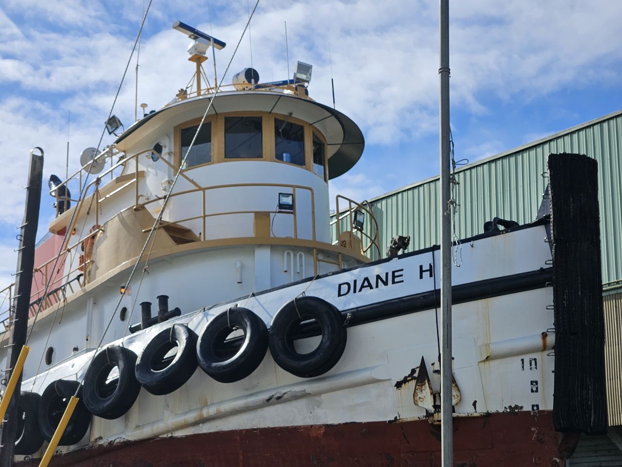 Galaxy S23 camera sample: Telephoto image of a boat