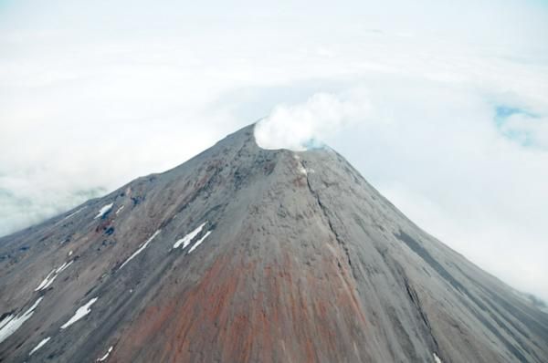 cleveland-volcano-110809-02