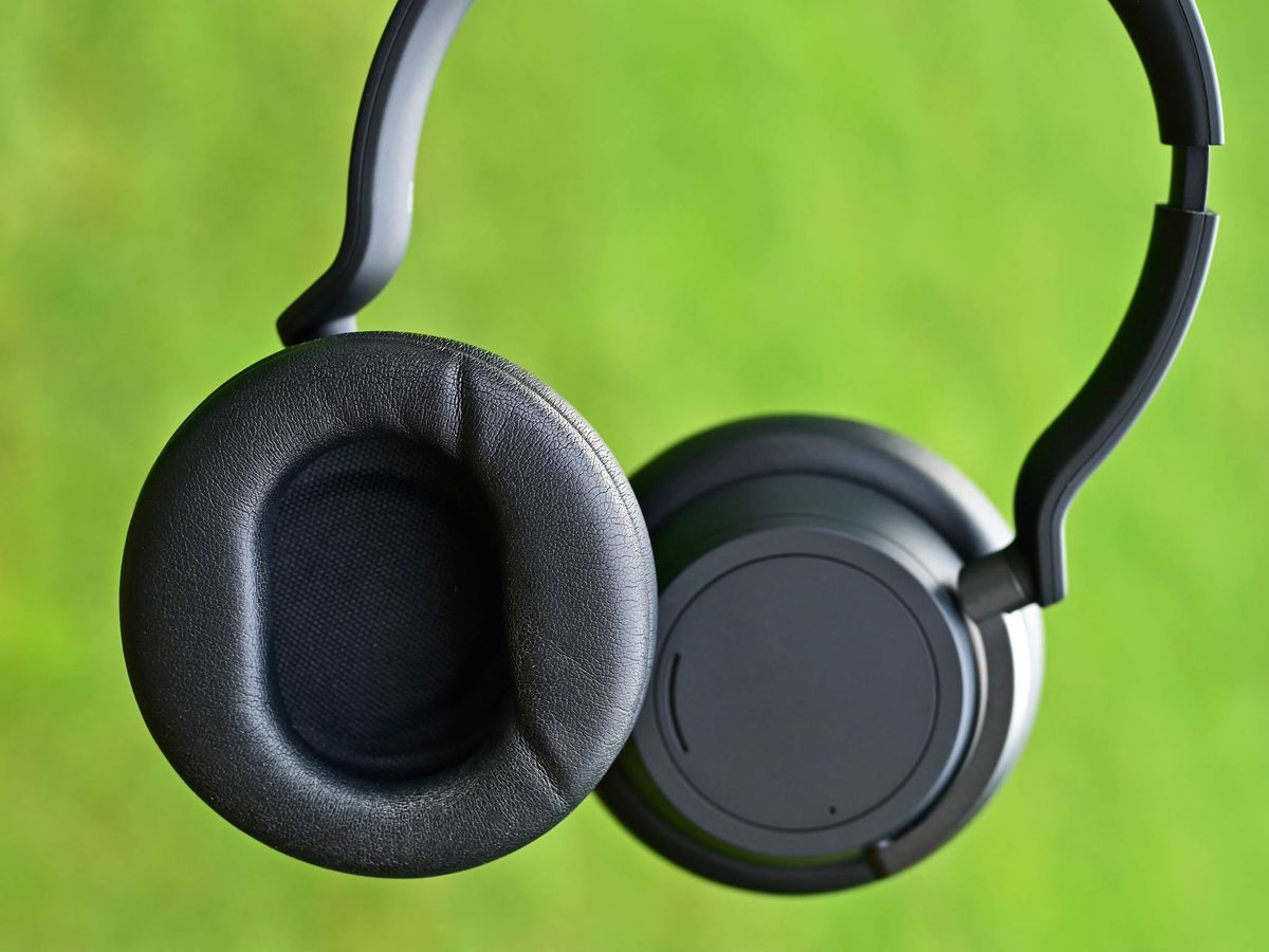 Microsoft Surface Headphones 2 review – A lower price and modest ...