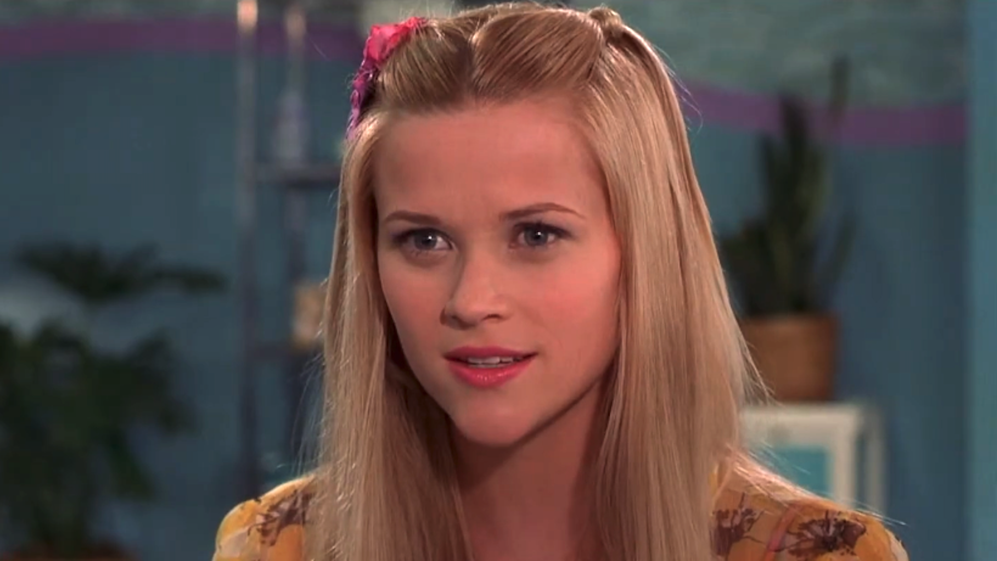Reese Witherspoon as Elle Woods in salon in Legally Blonde