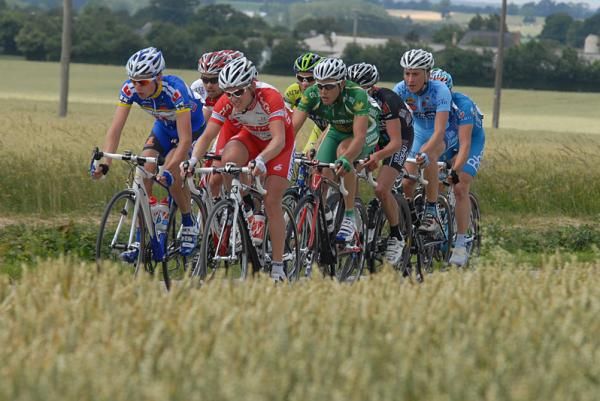 The breakaway rides well together.