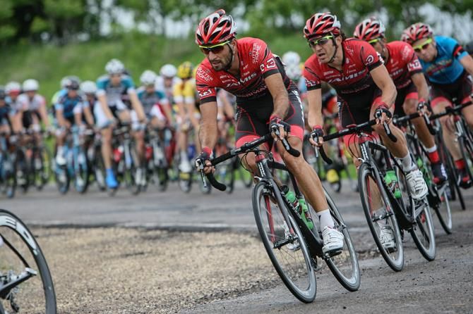 J Haedo (Jamis) riding the front of the peloton with his teammates in tow