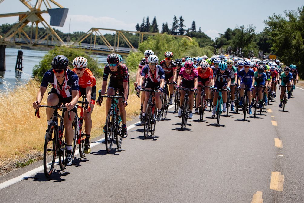 The bunch in pursuit of the breakaway during stage 1 of the 2018 Amgen Women's Race