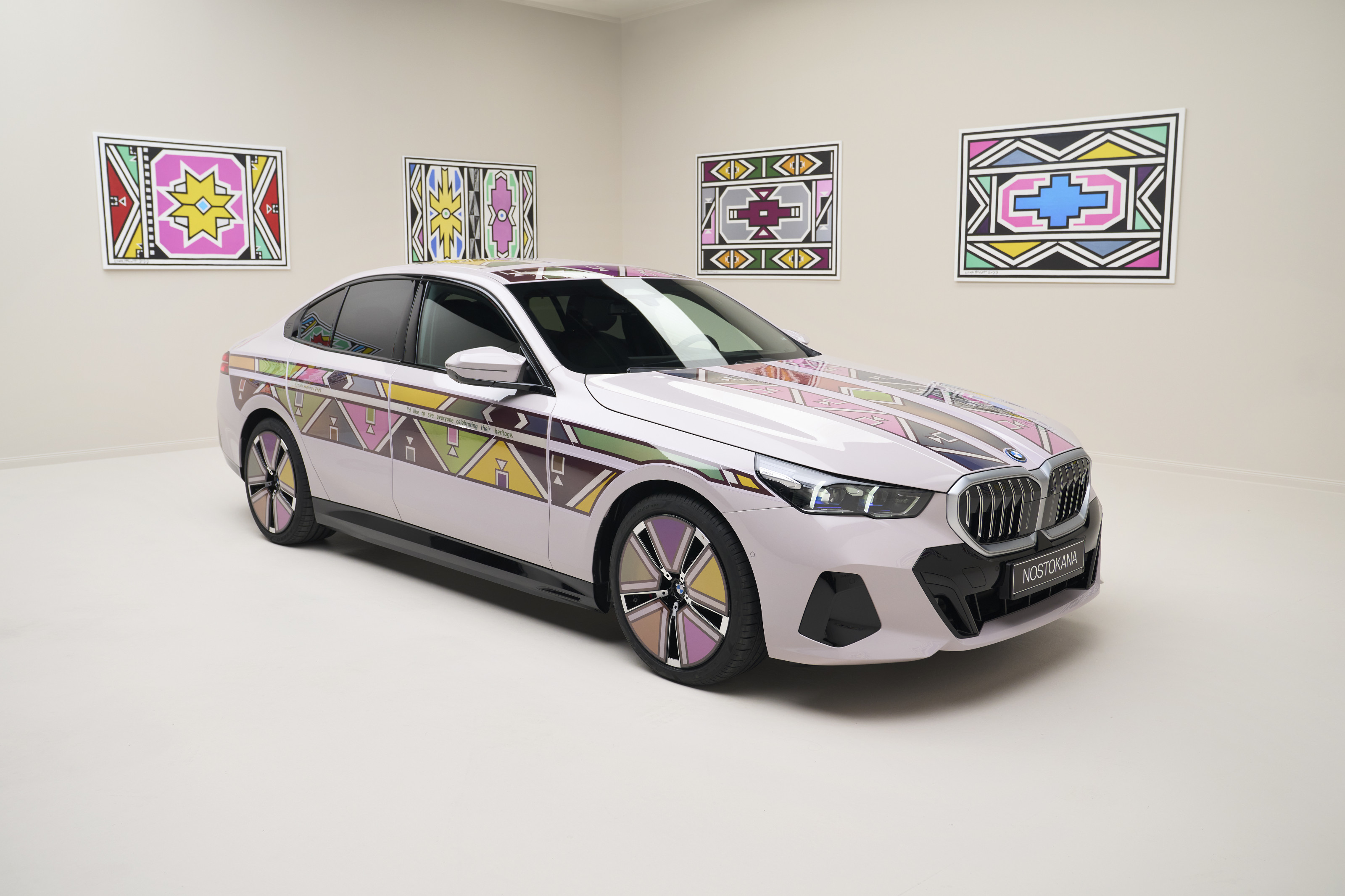 BMW i5 Flow NOSTOKANA, the new Art Car unveiled at Frieze LA