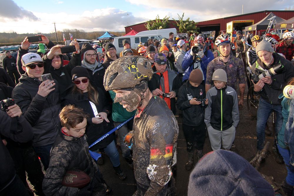 Crowds gathered whenever Nys slowed down enough to chat.