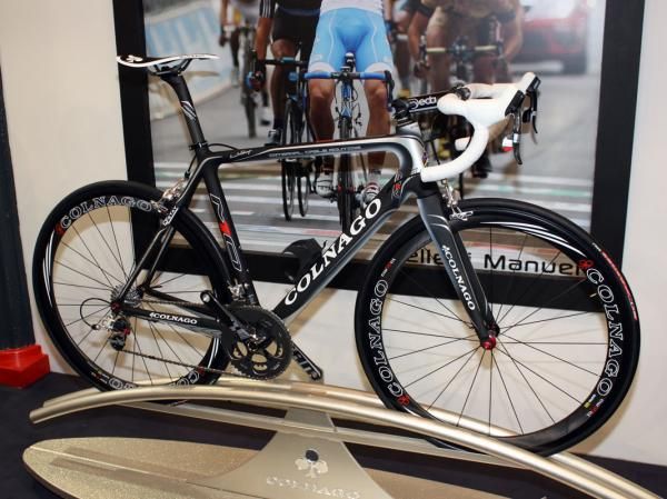 The M10 is Colnago's latest modular monocoque model, based on the CX-1 but with even more rigidity, internal cable routing and a tapered steerer.