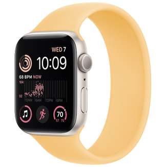 Apple Watch SE 2 in starlight with Solo Loop