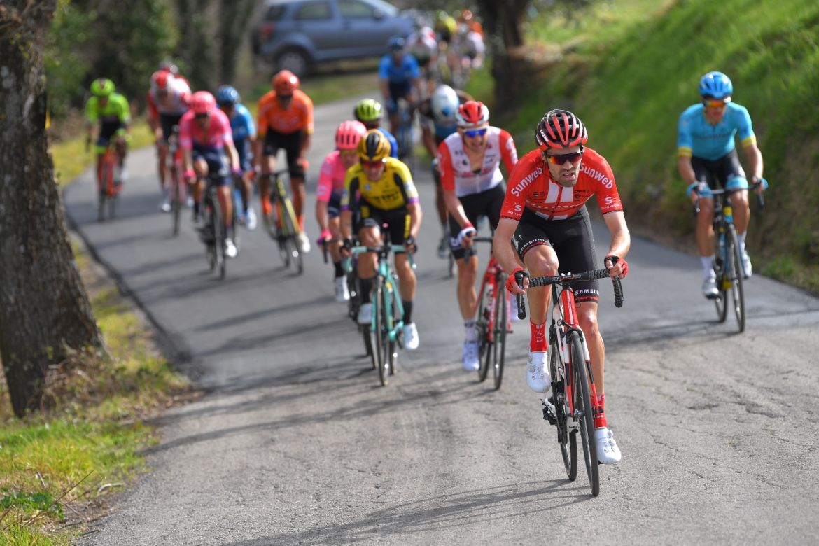 Tom Dumoulin (Team Sunweb) reacting to the attack of Lutsenko