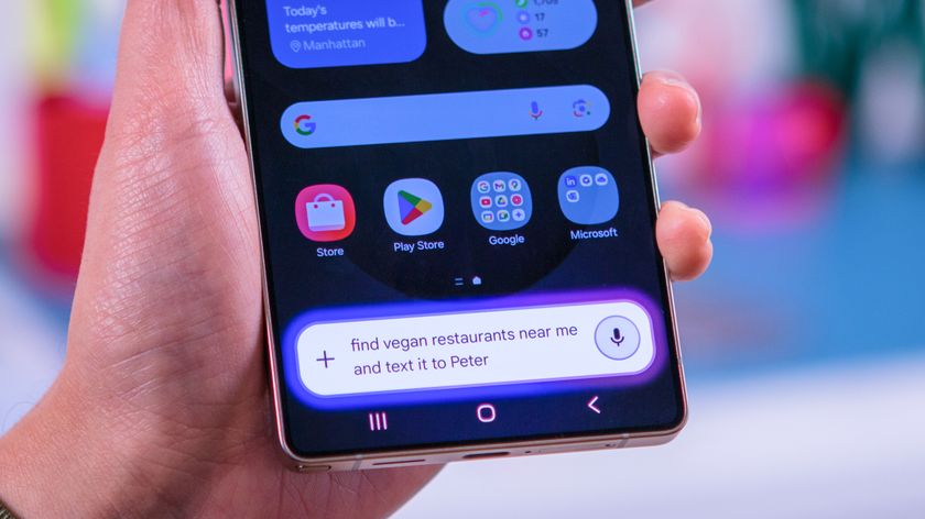 Ask Gemini to find vegan restaurants and send text on Galaxy S25 Ultra