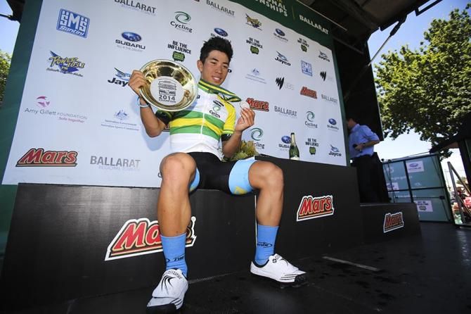 Caleb Ewan with his gold pan for winning the U23 title