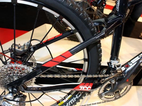 Flexible sections are incorporated into the seat stays on the Teamelite TE01 for more rider comfort.