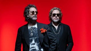 Chris and Rich Robinson, studio portrait