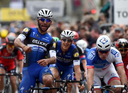 Fernando Gaviria wins Paris-Tours ahead of the bunch sprint