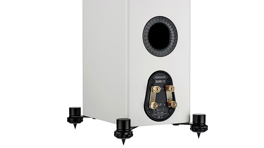 Fyne Audio F501 vs Monitor Audio Silver 200 floorstanding speakers