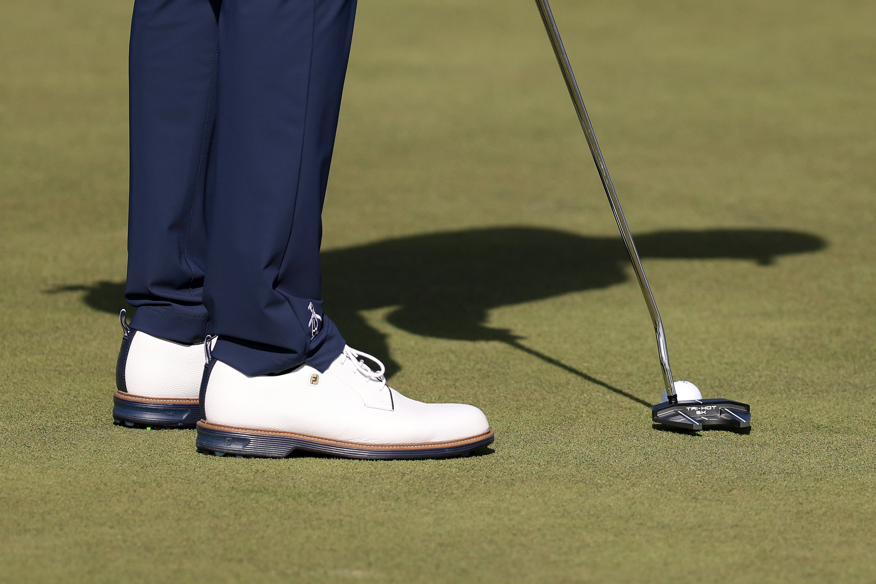 A close up of Nico Echavarria's putter