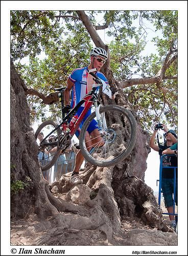 Jaroslav Kulhavy (Czech Republic) passes through the trees.