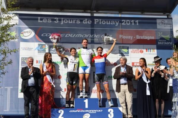 The race podium - Evelyn Stevens (HTC-HighRoad), Annemiek Van Vleuten (Nederland Bloeit), Marianne Vos (Nederland Bloeit)