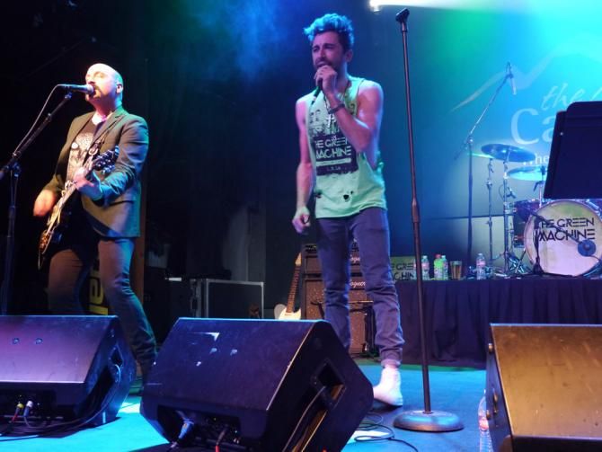 Moreno Moser gives the crowd his best performance with the live band