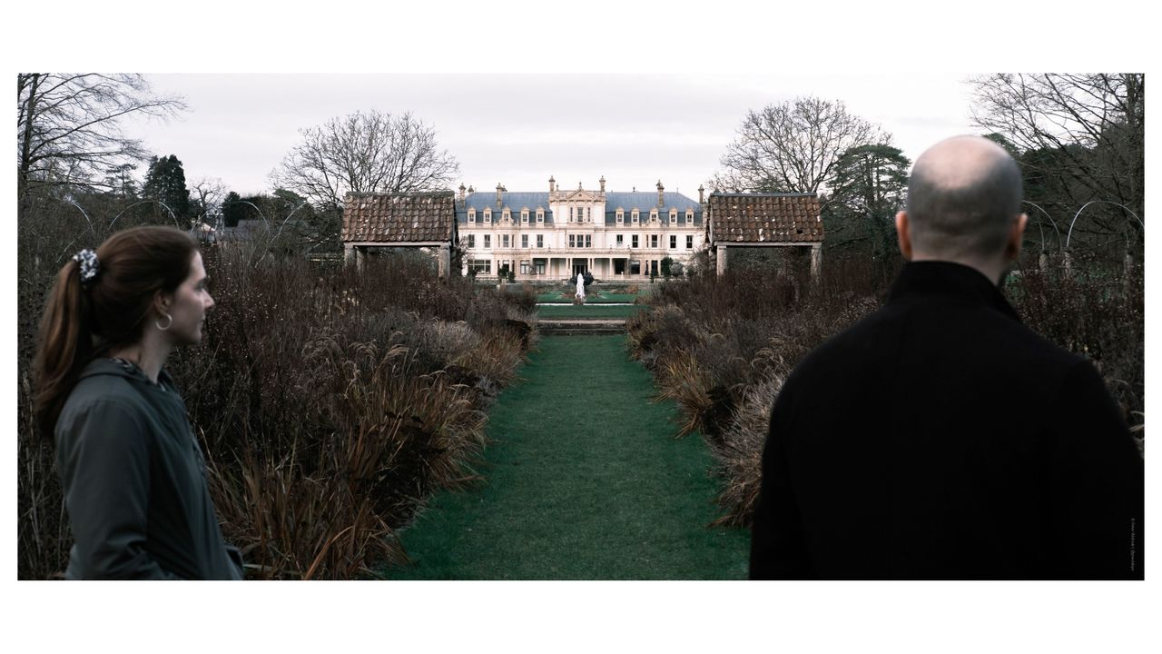 An image of a stately home taken on a Fujifilm X-E4