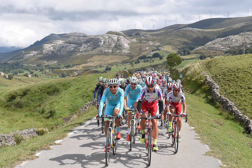 The peloton in action during stage 14 of the 2015 Vuelta a Espana.