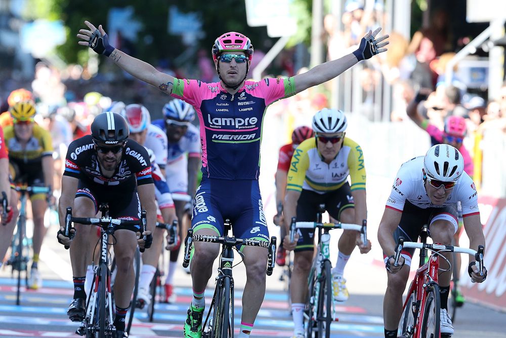 Sacha Modolo wins stage 17 in Lugano.