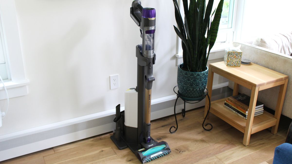 Shark Cordless PowerDetect Clean &amp; Empty