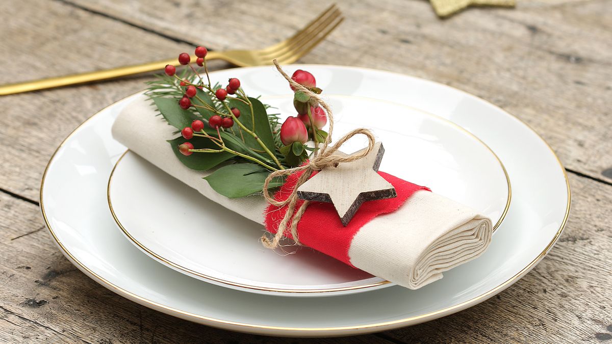 DIY Christmas decorations try these easy foliage table decorations to make your home look extra
