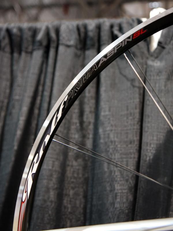 Rolf Prima's Aspin SLuses paired-spoke lacing, weighs just 1,495g for the set, and costs a reasonable US$699.