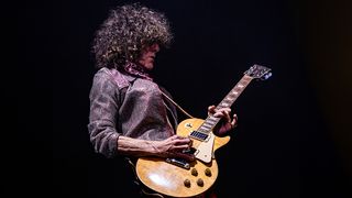 Craig Ross playing Jeff Beck's Yardburst on stage