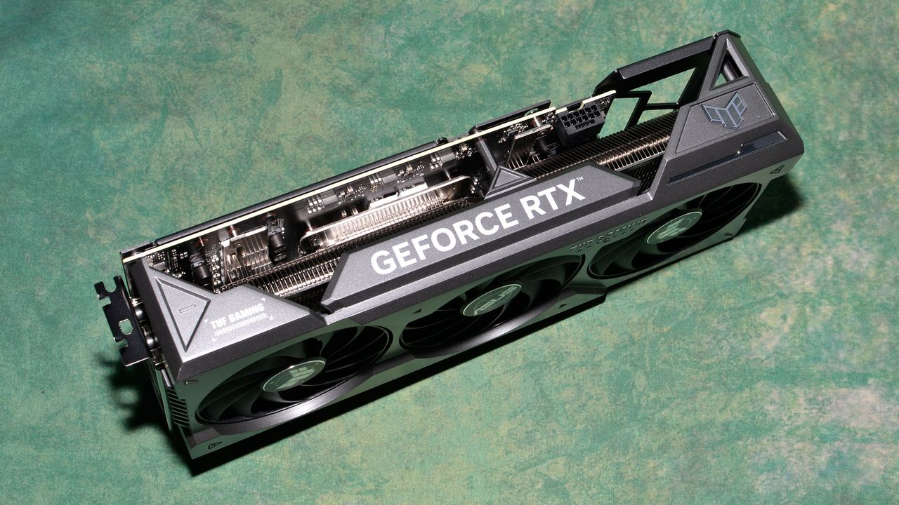 Asus RTX 4070 Ti Super TUF Gaming card photos and unboxing