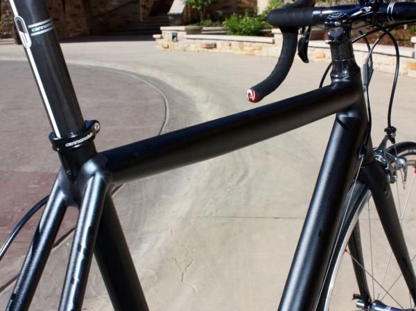 The top tube sports a rounded rectangular profile from end to end for better front triangle stiffness.