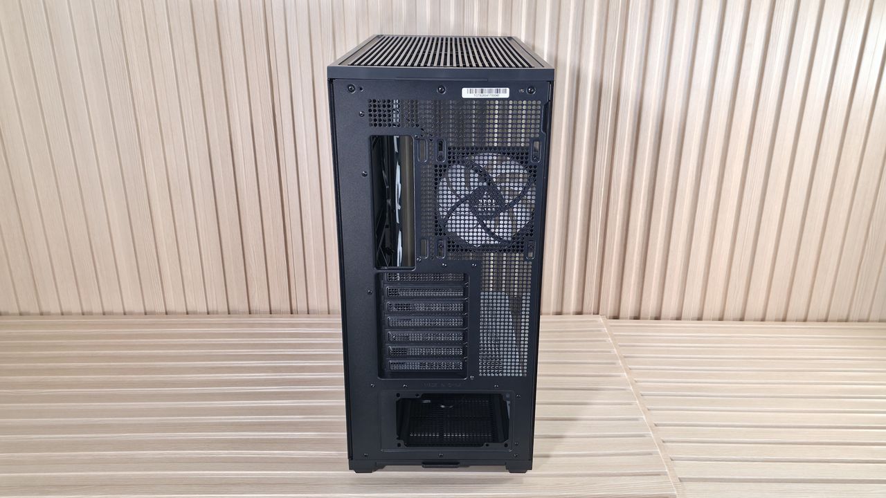 Montech TG3 - Outside