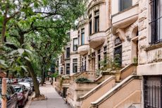 row of luxury homes in New York City