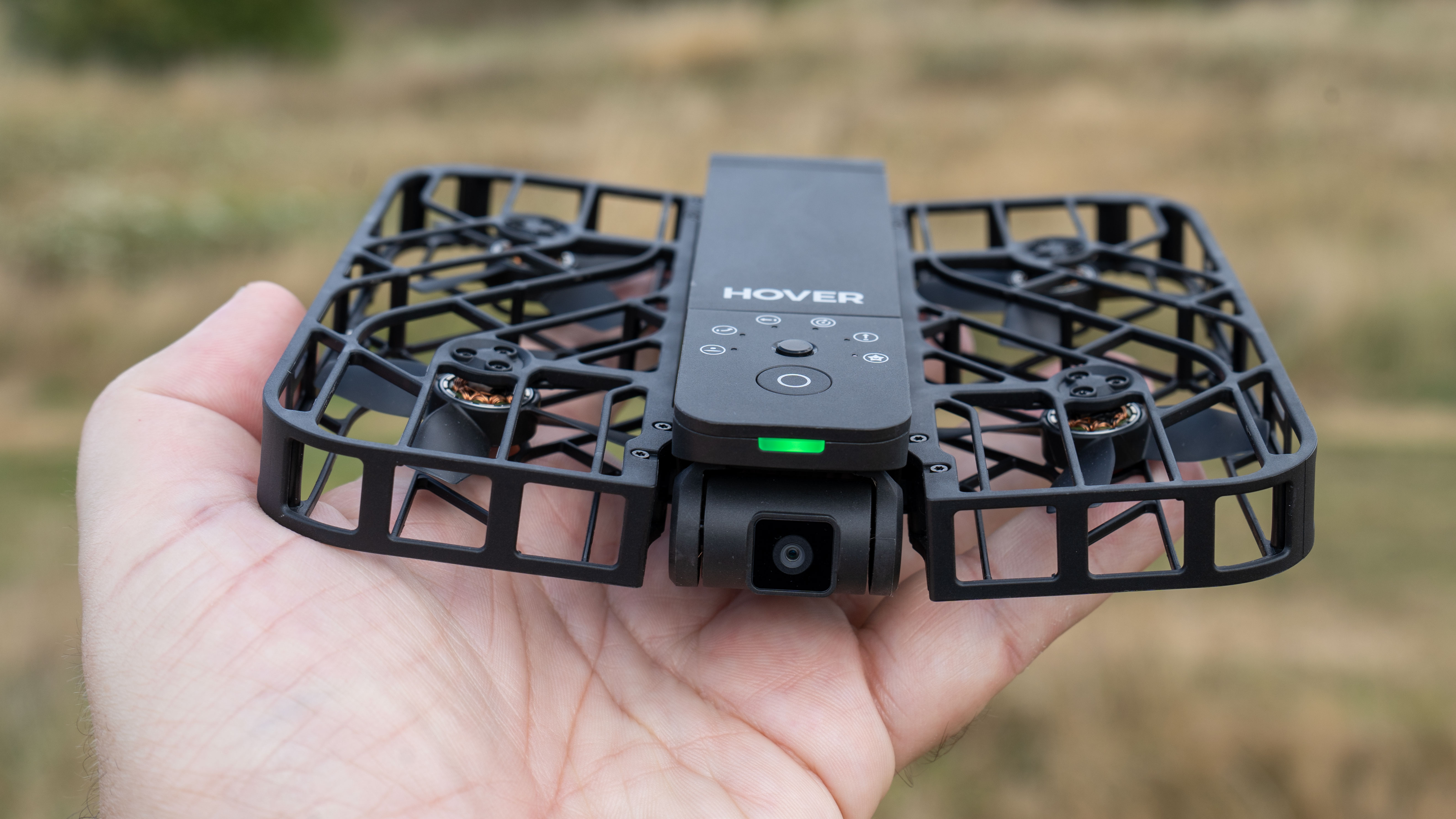 Self-Stabilizing Photography Drones : HOVERAir X1 Self-Flying Camera