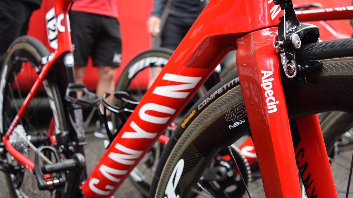 The Zipp 454 NSW's silicone carbide brake track