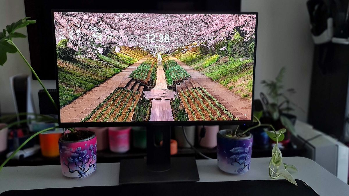ViewSonic VX2882-4KP on a desk.