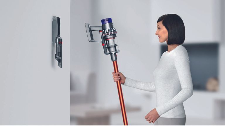 Dyson V10 Review (early Verdict): Cordless Vacuum Cleaners Just Got A ...