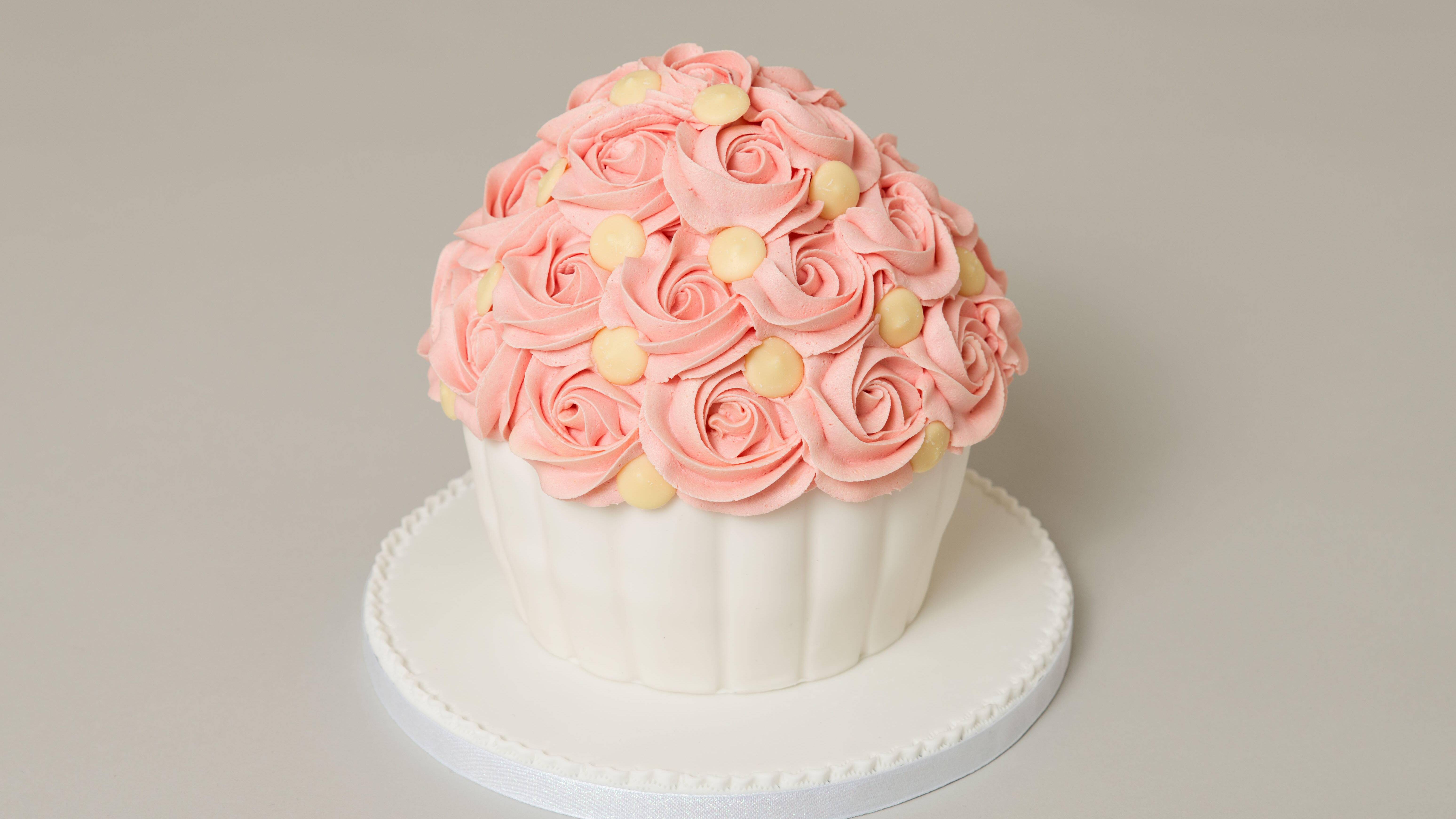 Giant Buttercream Cupcake Cake without Mould