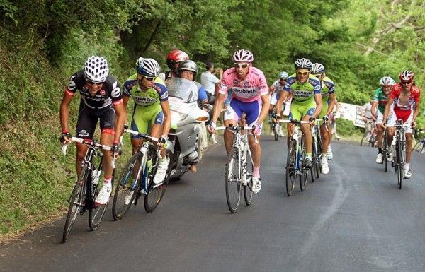 Carlos Sastre (Cervelo TestTeam) leads Sylvester Szmyd (Liquigas) and Denis Menchov (Rabobank) on the lower slopes of the Blockhaus.