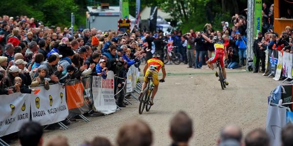 Roel Paulissen and Jose Antonio Hermida sprint