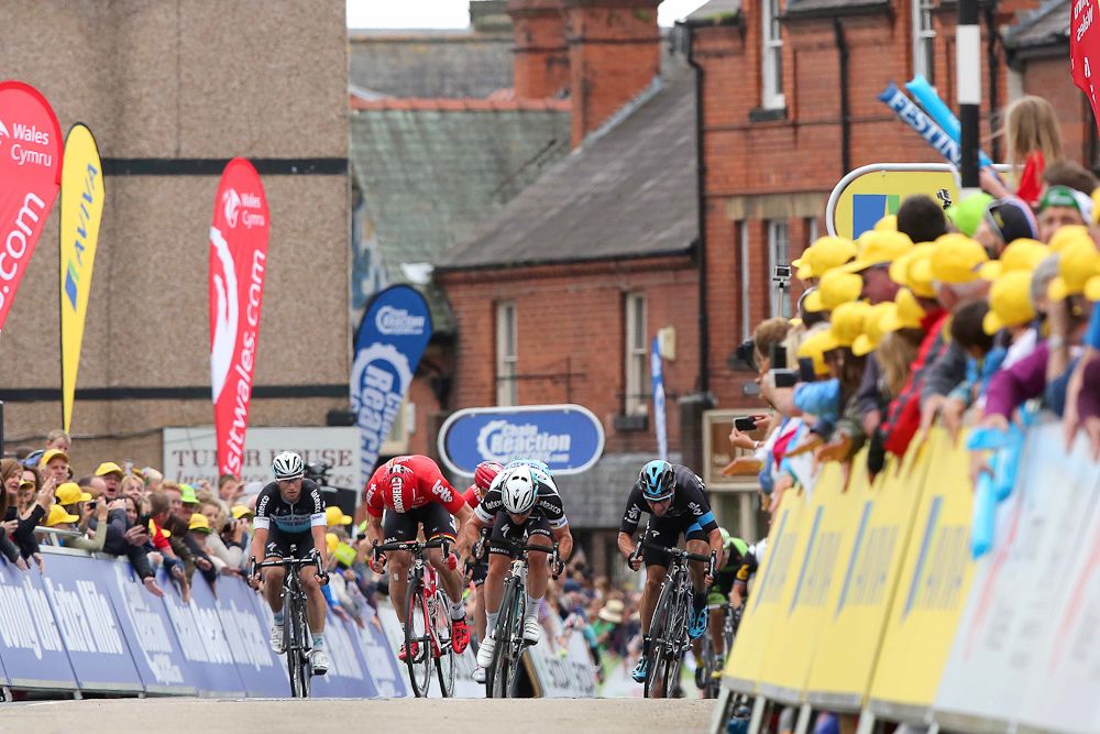 Elia Viviani on his way to winning stage 1 at the 2015 Tour of Britain.