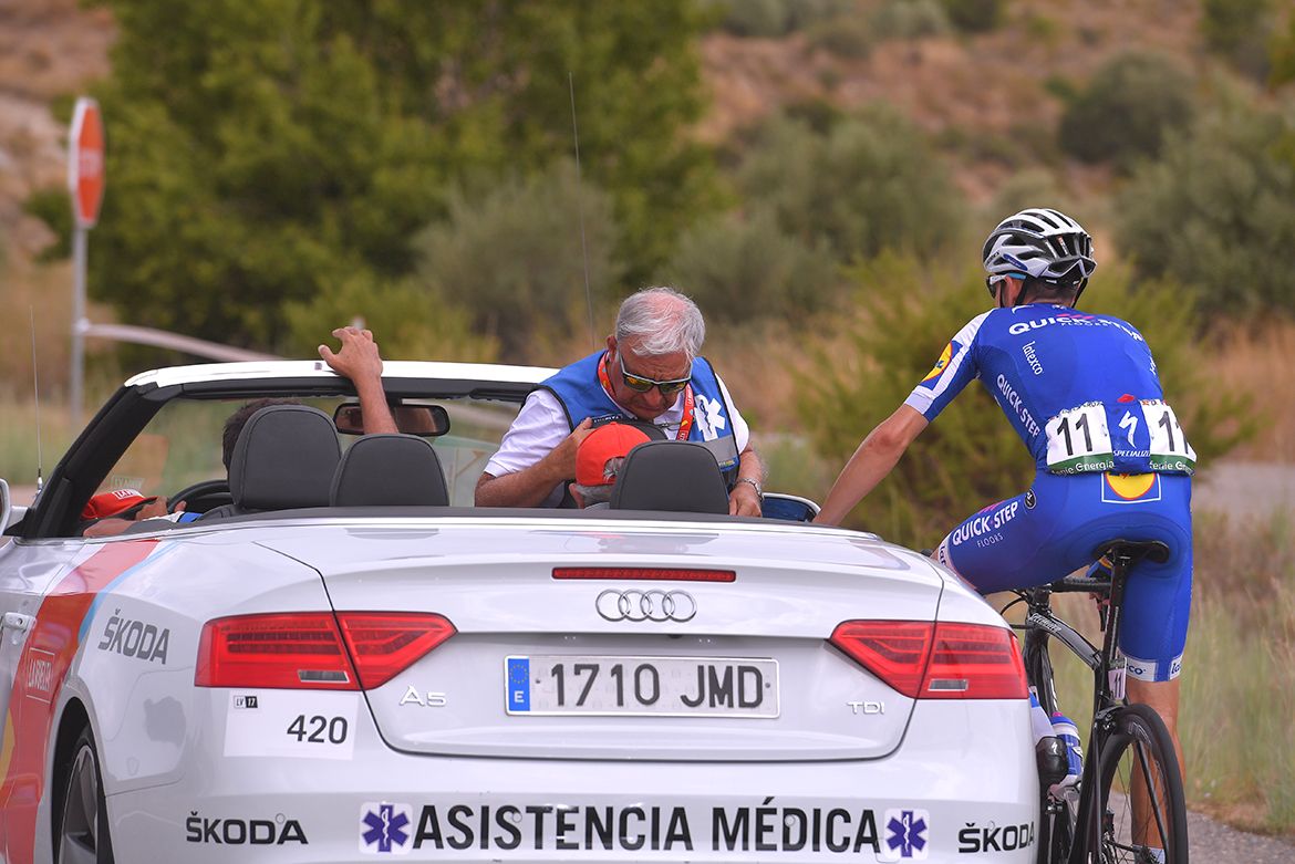 David De la Cruz (Quick-Step Floors) at the medical car