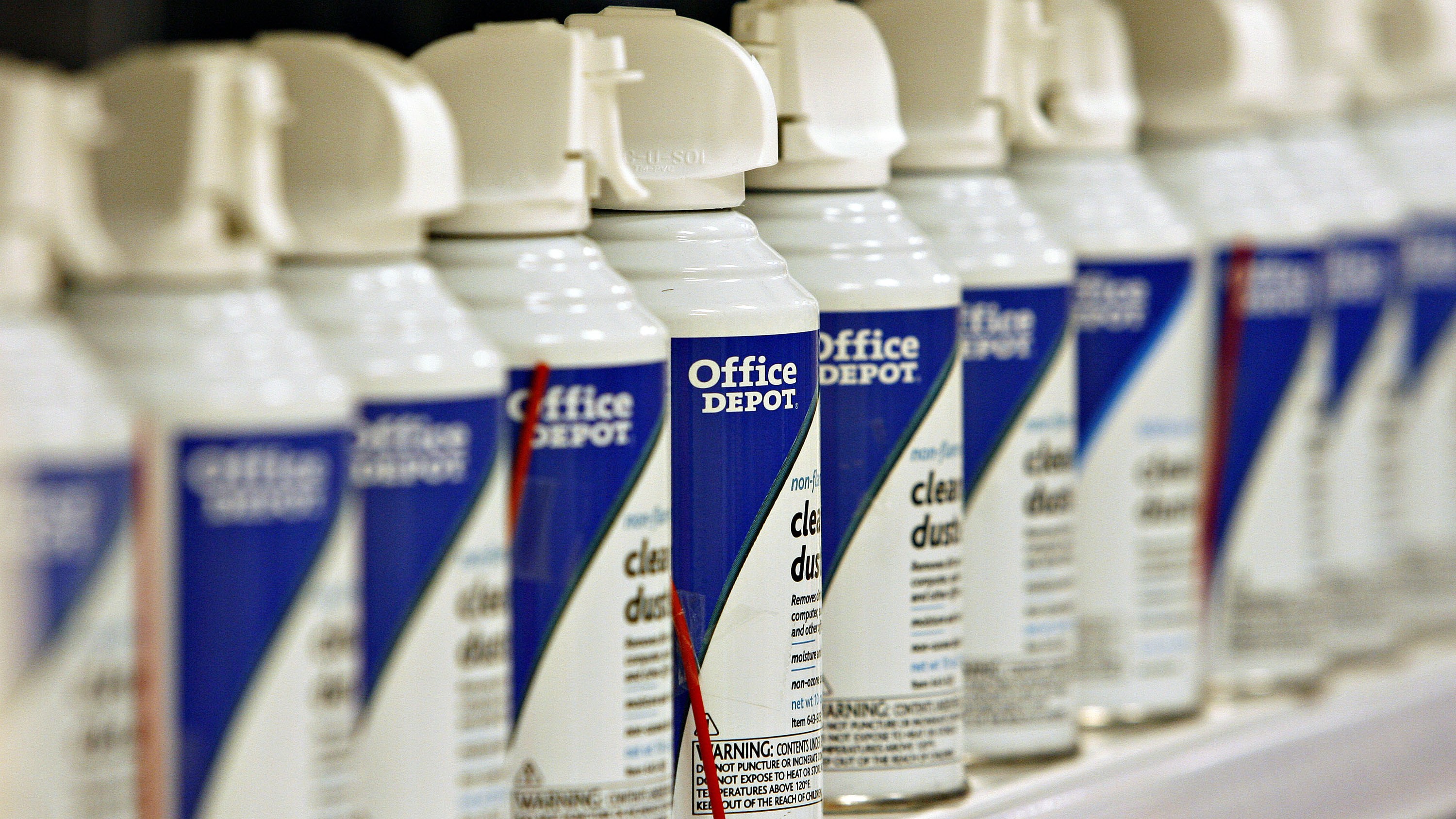 Compressed air or electric air duster