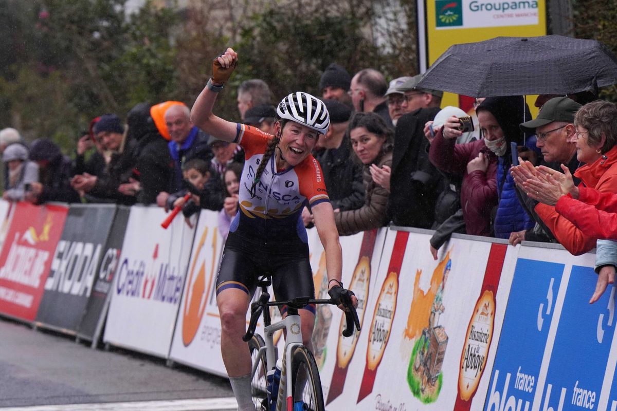 Lauren Stephens wins stage 3