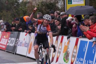 Lauren Stephens wins stage 3